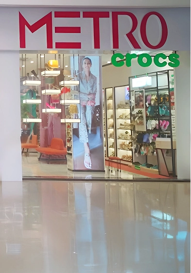 simple shoes shop design