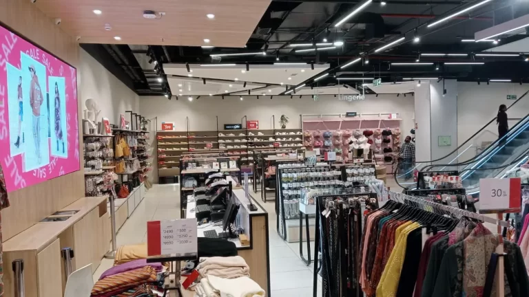 garments store design