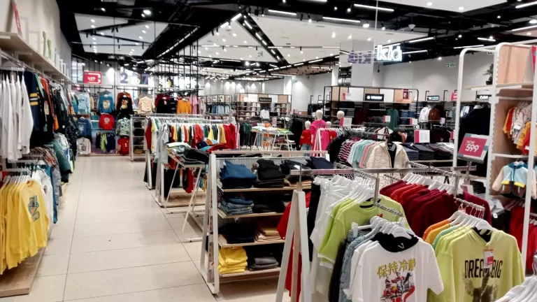 Garments showroom design