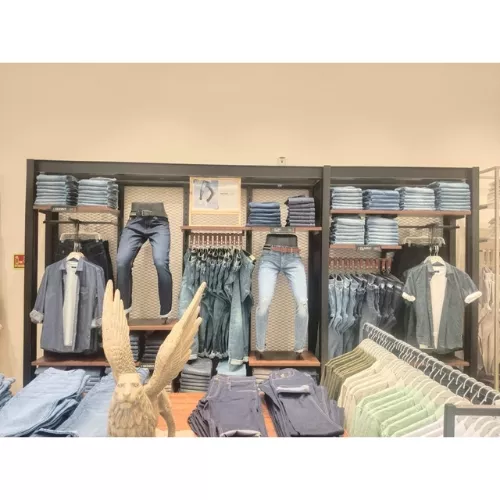 modern garment showroom interior design ideas