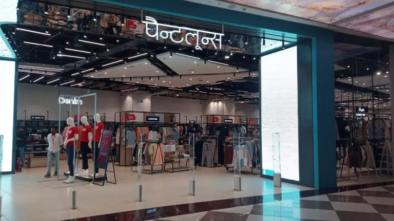 fashion store furniture design