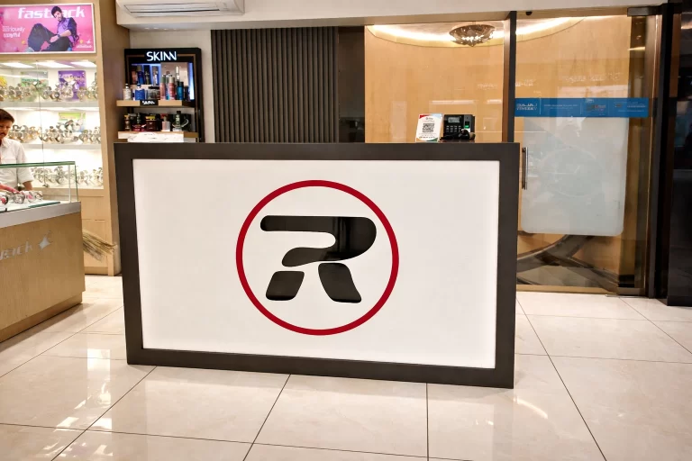 watch store interior design