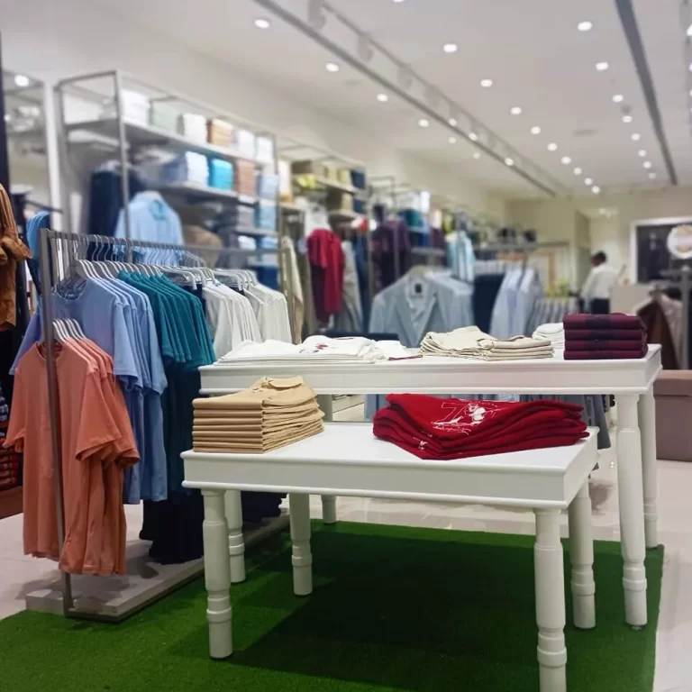 small grocery shop interior design