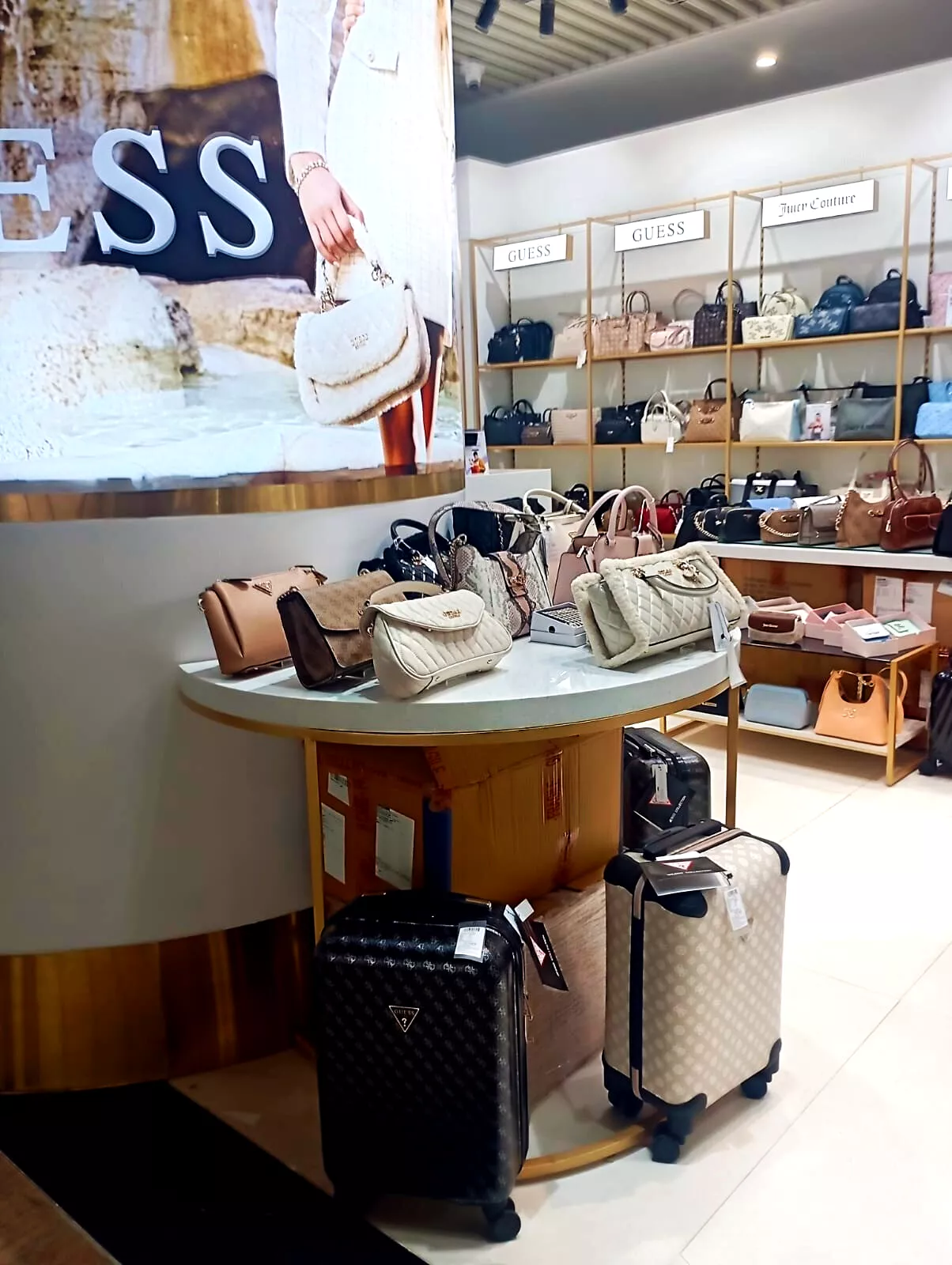 small departmental store interior design